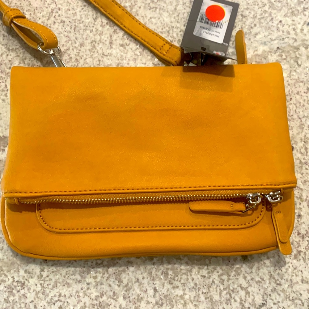 PacoMartinez crossbody purse perfect for travel. With over 6 compartiments